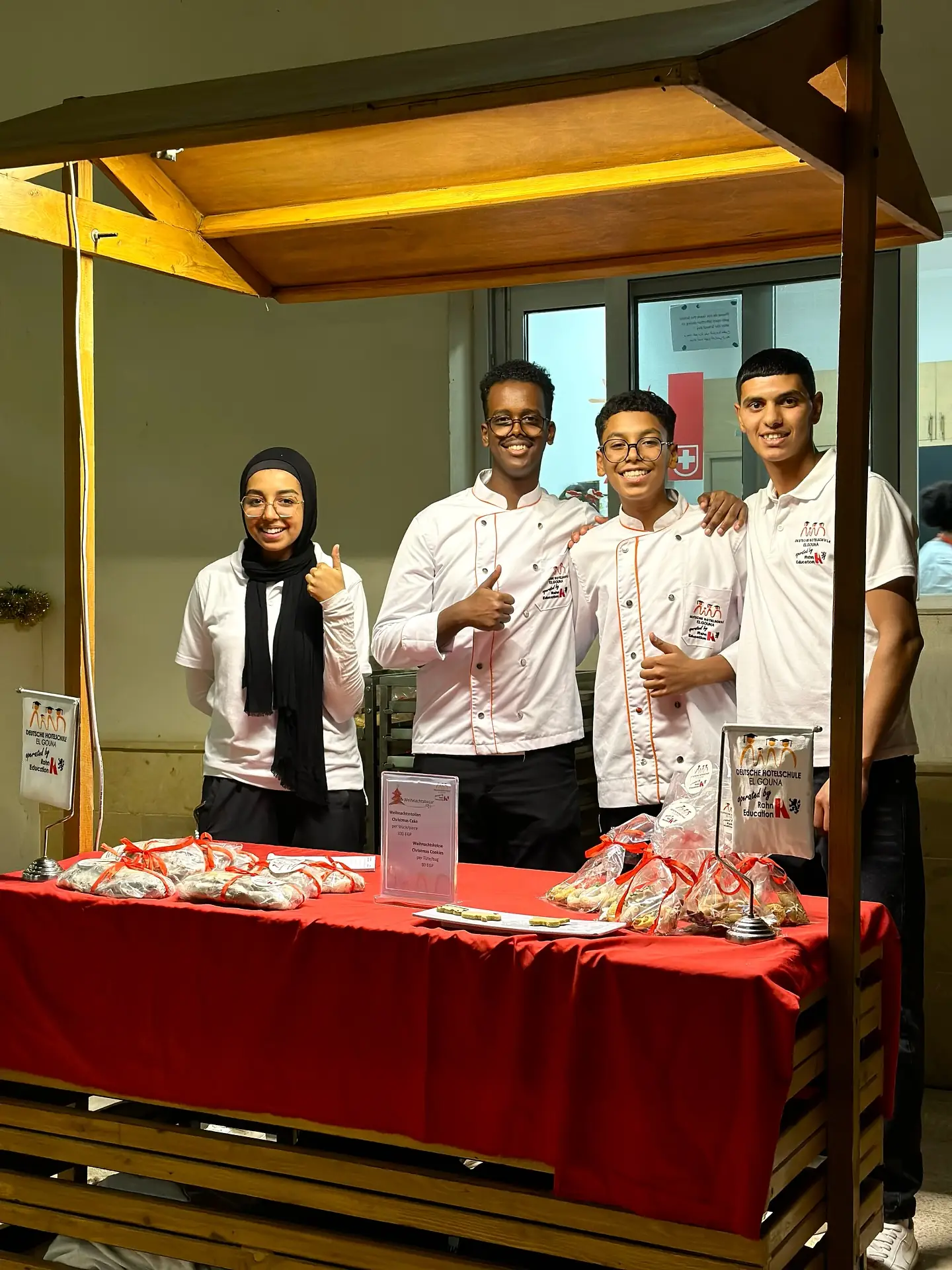 DHS Students at Christmas Market El Gouna سوق عيد الميلاد في الجونة Weihnachtsmarkt in El Gouna